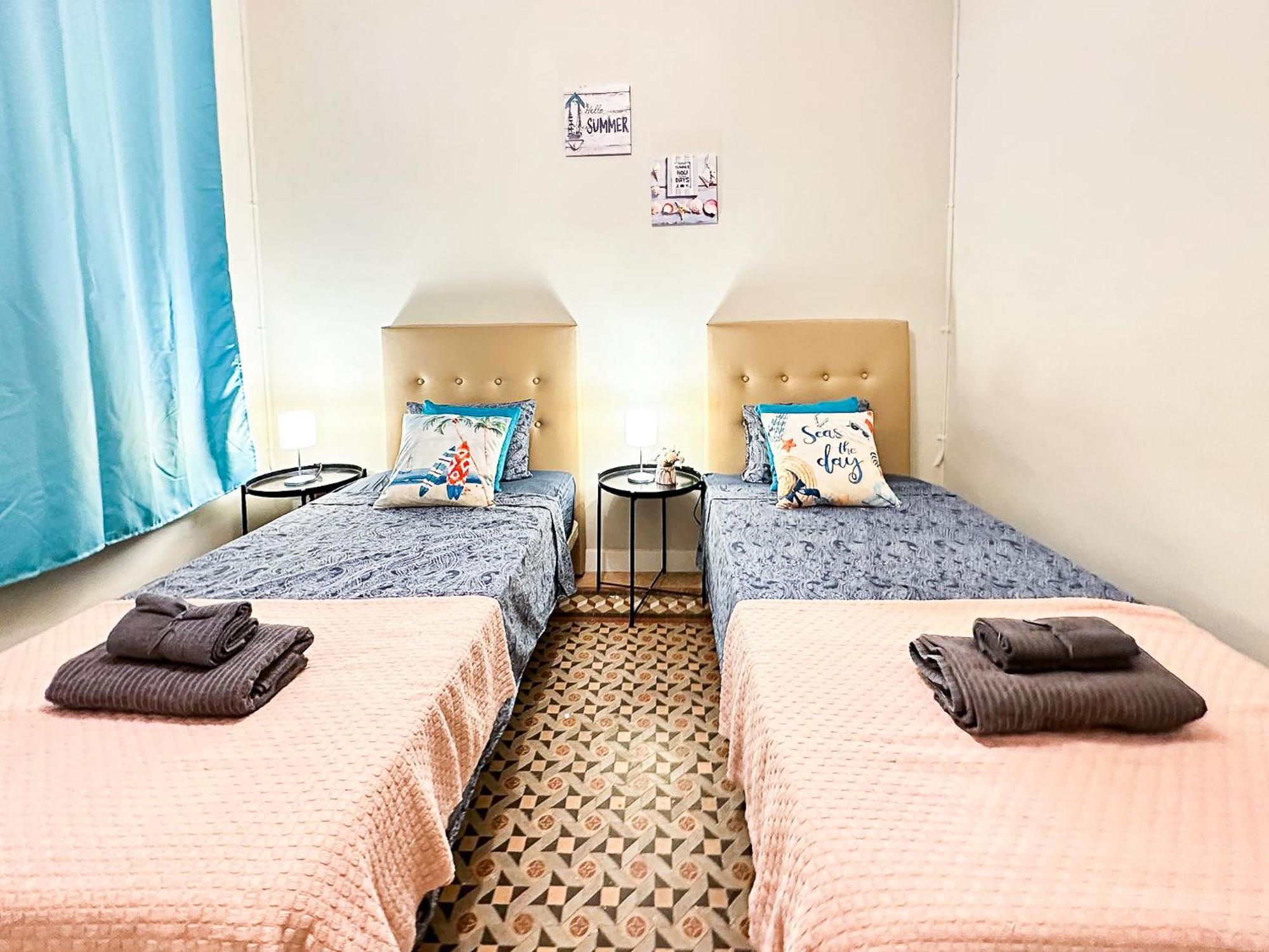 - Roger De Lluria Auberge de jeunesse Barcelone